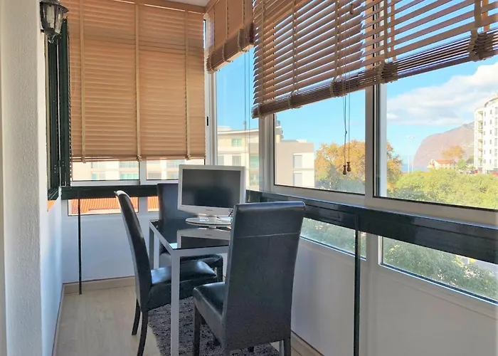 Charming With Pool * فونشال